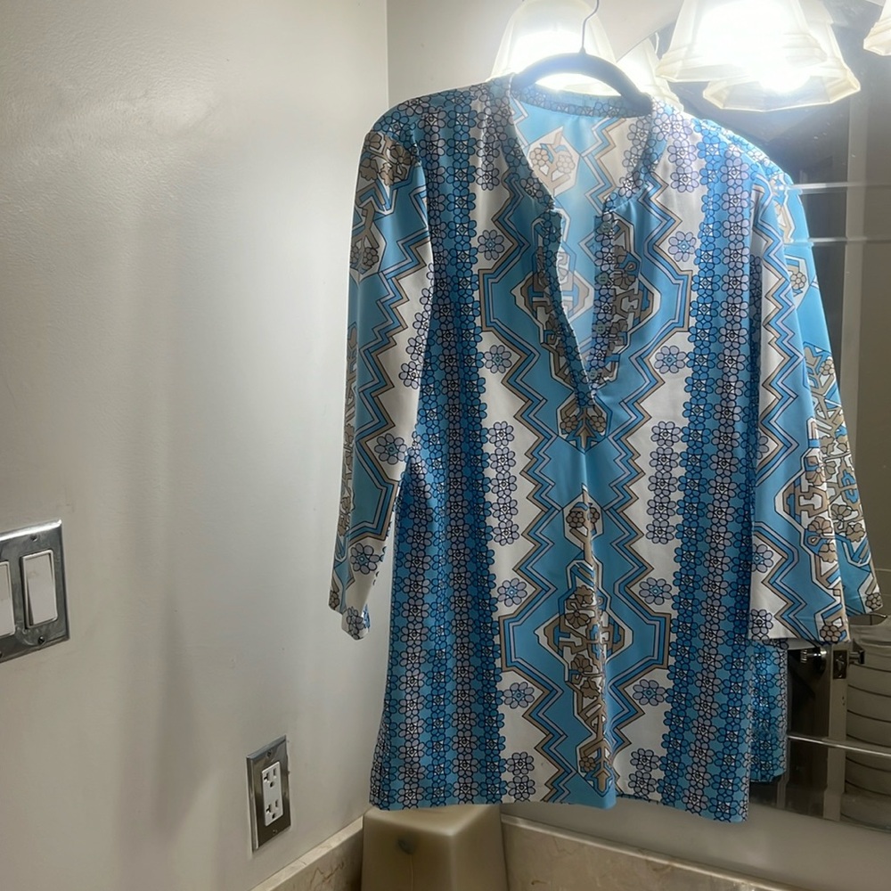 J McLaughlin blue woman’s tunic